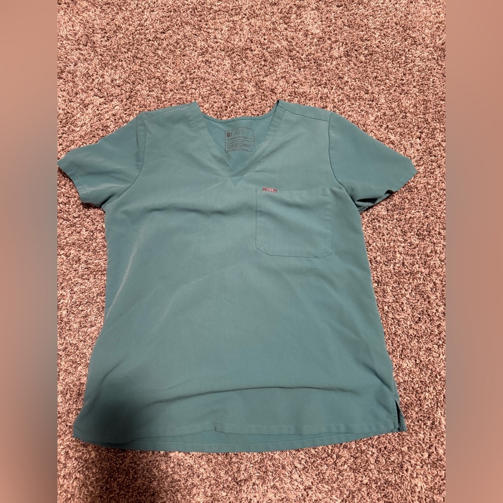 Figs scrub top